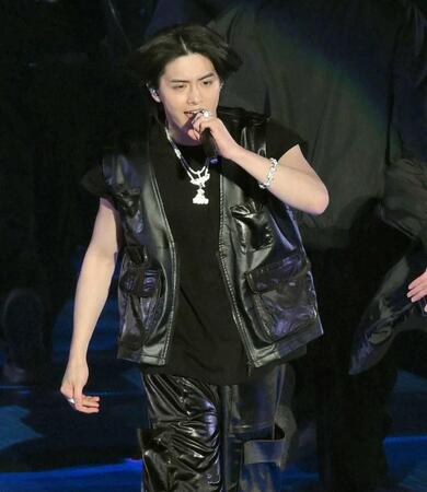 　「ｔｏ　ＨＥＲＯｅｓ　～ＴＯＢＥ　２ｎｄ　Ｓｕｐｅｒ　Ｌｉｖｅ～」でパフォーマンスするＩＳＳＥＩ（撮影・伊藤笙子）