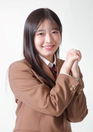 　優しくほほ笑む黒江こはる（撮影・吉澤敬太）