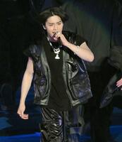 　「ｔｏ　ＨＥＲＯｅｓ　～ＴＯＢＥ　２ｎｄ　Ｓｕｐｅｒ　Ｌｉｖｅ～」でパフォーマンスするＩＳＳＥＩ（撮影・伊藤笙子）