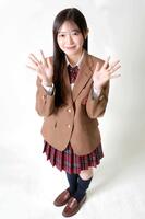 　かわいらしくポーズをとる黒江こはる（撮影・吉澤敬太）