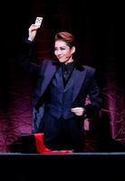 　「マジシャンの憂鬱」の永久輝せあ＝博多座