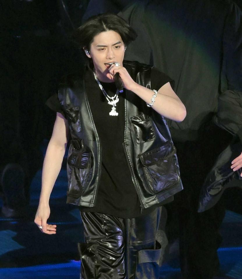 　「ｔｏ　ＨＥＲＯｅｓ　～ＴＯＢＥ　２ｎｄ　Ｓｕｐｅｒ　Ｌｉｖｅ～」でパフォーマンスするＩＳＳＥＩ（撮影・伊藤笙子）