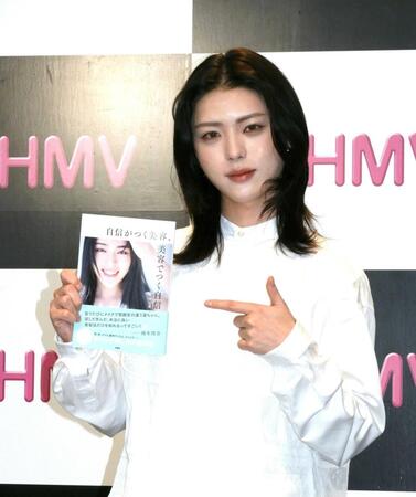 　ジェンダーレスな衣装で美しさを放った井手上漠