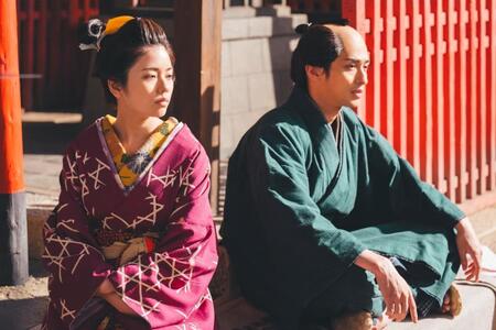 　大河ドラマ「べらぼう～蔦重栄華乃夢噺～」より、小芝風花（左）と横浜流星