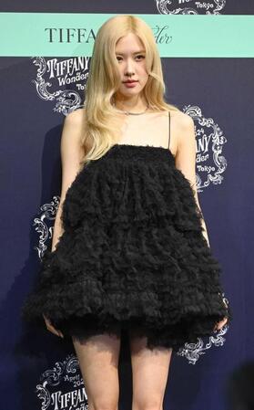 　ＢＬＡＣＫＰＩＮＫ　ロゼ＝２０２４年４月撮影