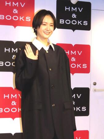 　イベントに出席した尾碕真花