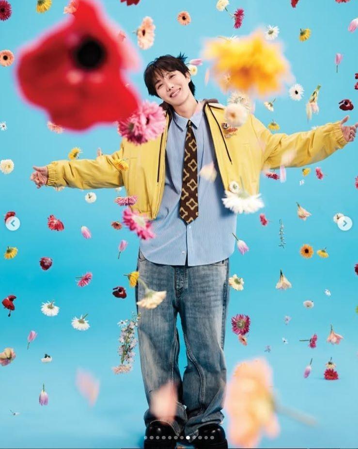 　ＢＴＳ　Ｊ－ＨＯＰＥの公式インスタグラム＠ｕａｒｍｙｈｏｐｅより　新曲「Ｓｗｅｅｔ　Ｄｒｅａｍｓ　（ｆｅａｔ．　Ｍｉｇｕｅｌ）」コンセプトフォト