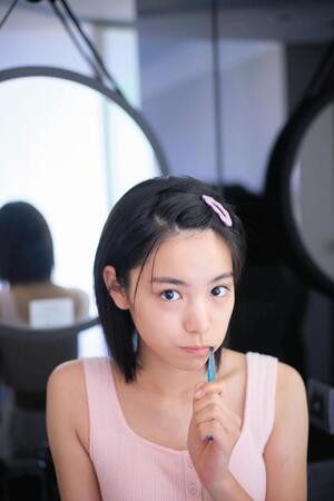 　當真あみ写真集「Ａｍｉ」のポストカード　撮影：屋山和樹