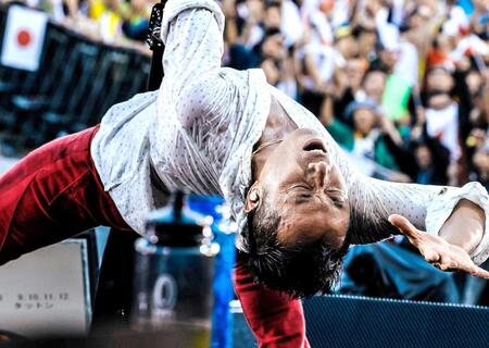 　長渕剛写真集「骨　ＢＯＮＥ」より　©長濱治／集英社