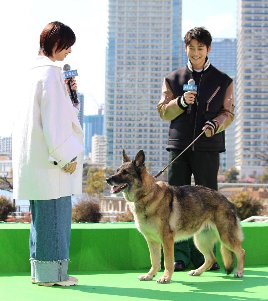 　イベントに登場した（左から）西野七瀬、さくら、高橋文哉