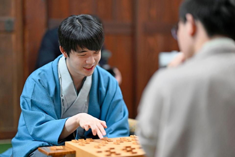 　将棋の第７４期王将戦第５局で永瀬拓矢九段を破って４連覇を果たし、対局を振り返る藤井聡太王将