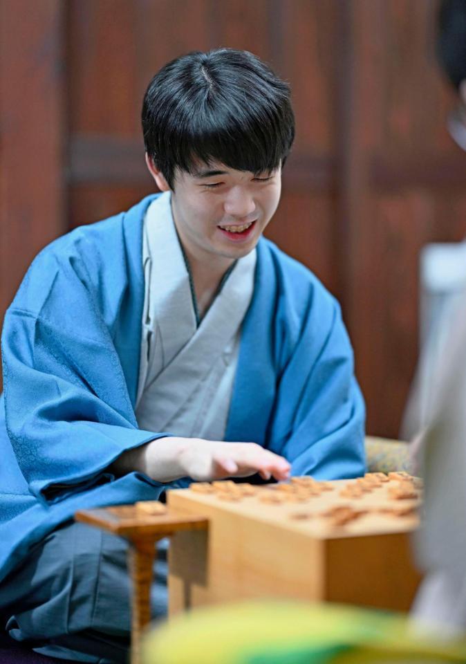 　将棋の第７４期王将戦第５局で永瀬拓矢九段を破って４連覇を果たし、対局を振り返る藤井聡太王将
