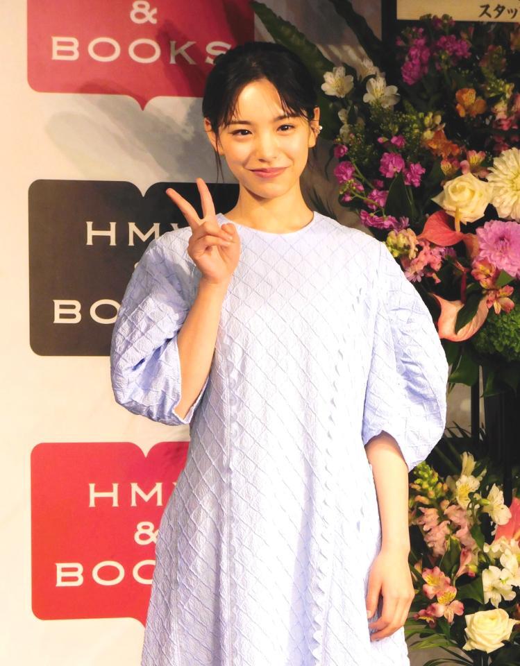 　写真集発売イベントを行った當真あみ