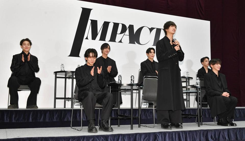 　制作発表会見をする（前列左から）鈴木大河、佐藤新、基俊介（後列左から）椿泰我、松井奏、影山拓也、横原悠毅（撮影・持木克友）