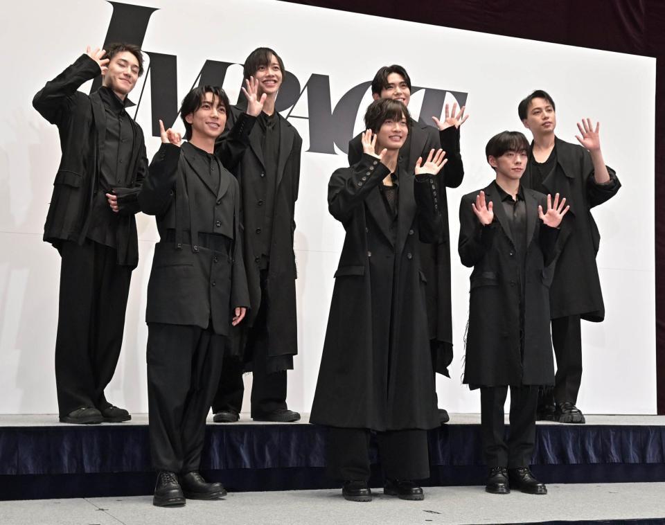 　初の座長公演に気合が入るＩＭＰ．の（前列左から）鈴木大河、佐藤新、基俊介（後列左から）椿泰我、松井奏、影山拓也、横原悠毅（撮影・持木克友）