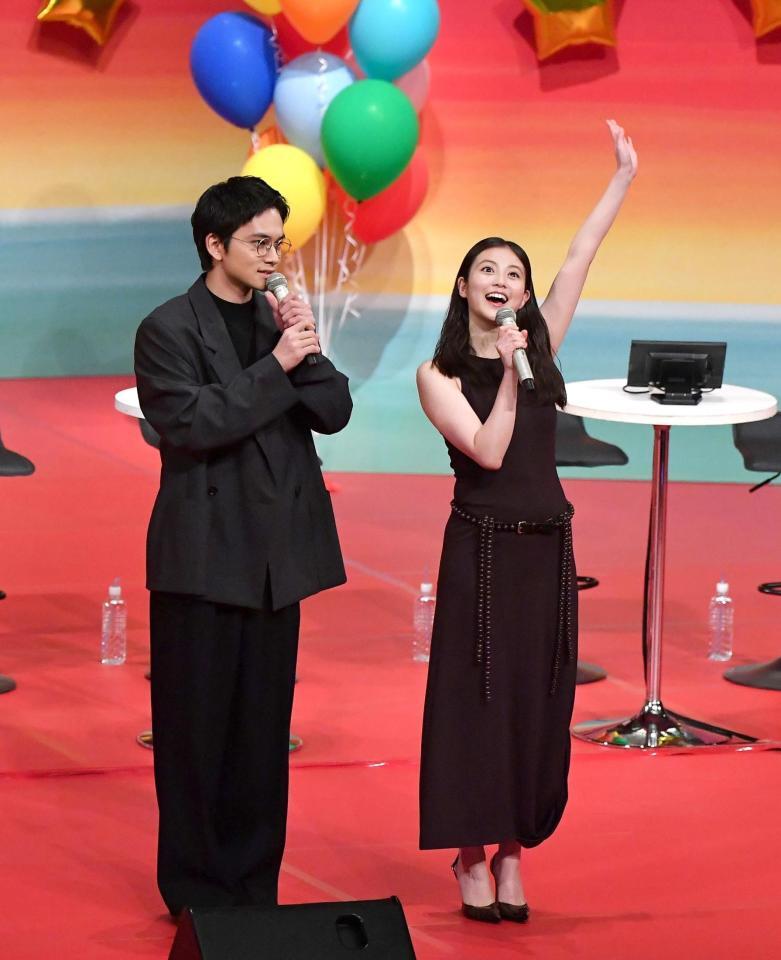 　イベントに登場した北村匠海（左）と今田美桜（撮影・開出牧）