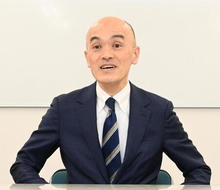 　取材に応じる宝塚歌劇団・村上浩爾理事長（撮影・高部洋祐）