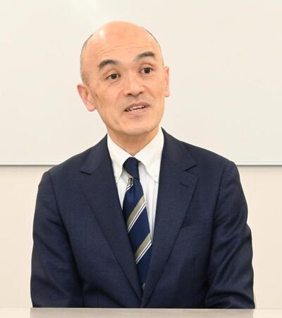 　取材に応じる宝塚歌劇団・村上浩爾理事長（撮影・高部洋祐）