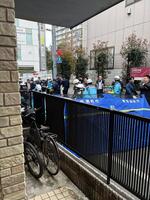 　東京都新宿区の路上で女性が刺された現場付近（周辺住民提供）