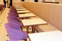 　一人席が多くなったカフェ「フルール」