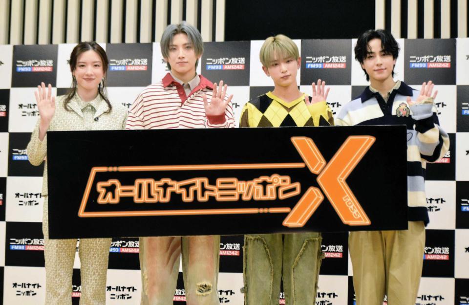 　発表会見に出席した（左から）永野芽郁、＆ＴＥＡＭのＹＵＭＡ、ＨＡＲＵＡ、ＴＡＫＩ