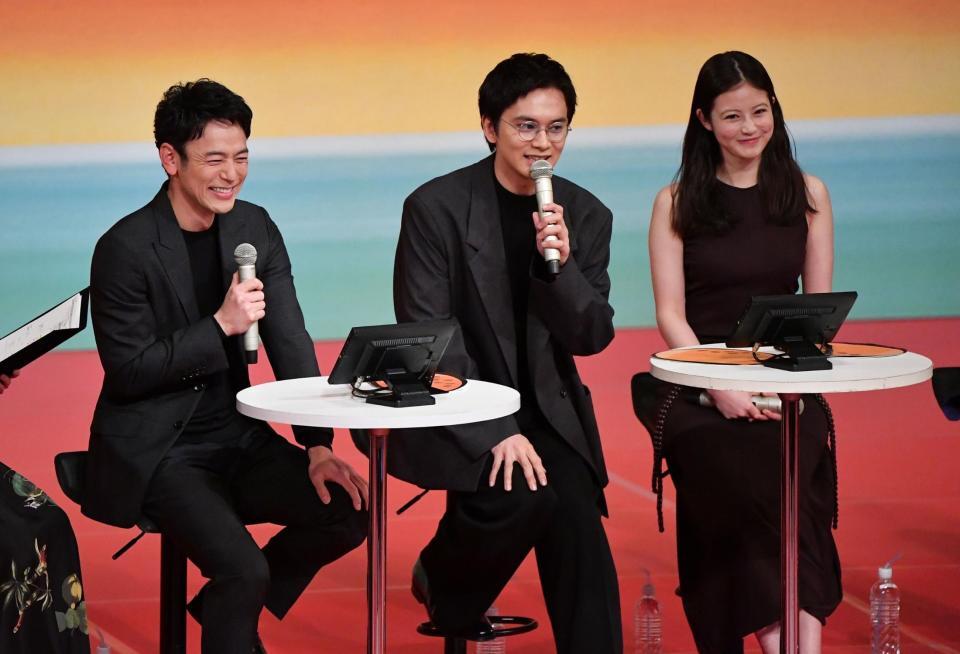 　プレトークショーを行う（左から）妻夫木聡、北村匠海、今田美桜（撮影・開出牧）