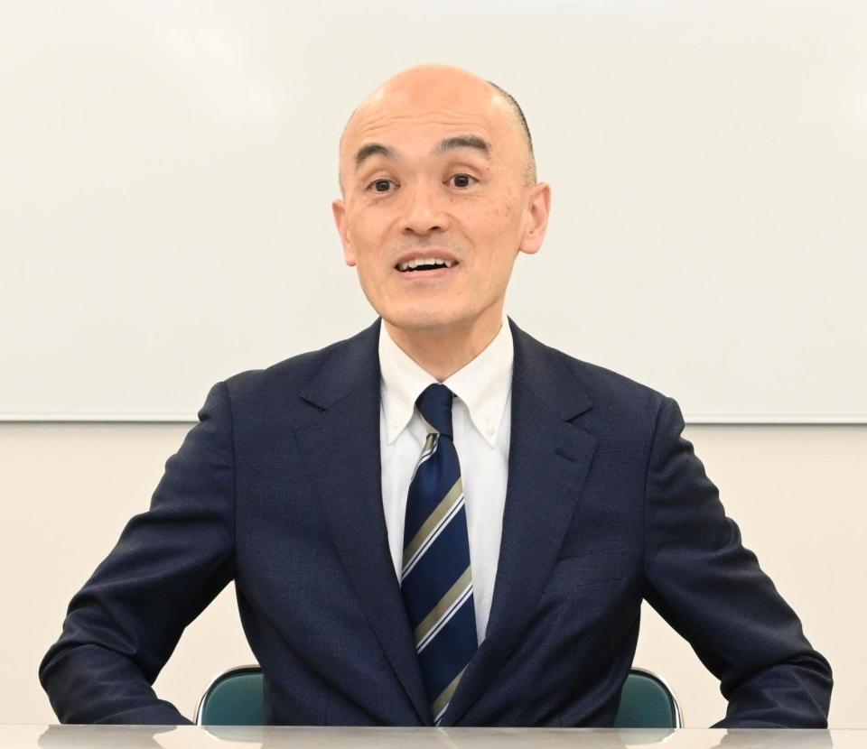 　取材に応じる宝塚歌劇団・村上浩爾理事長（撮影・高部洋祐）