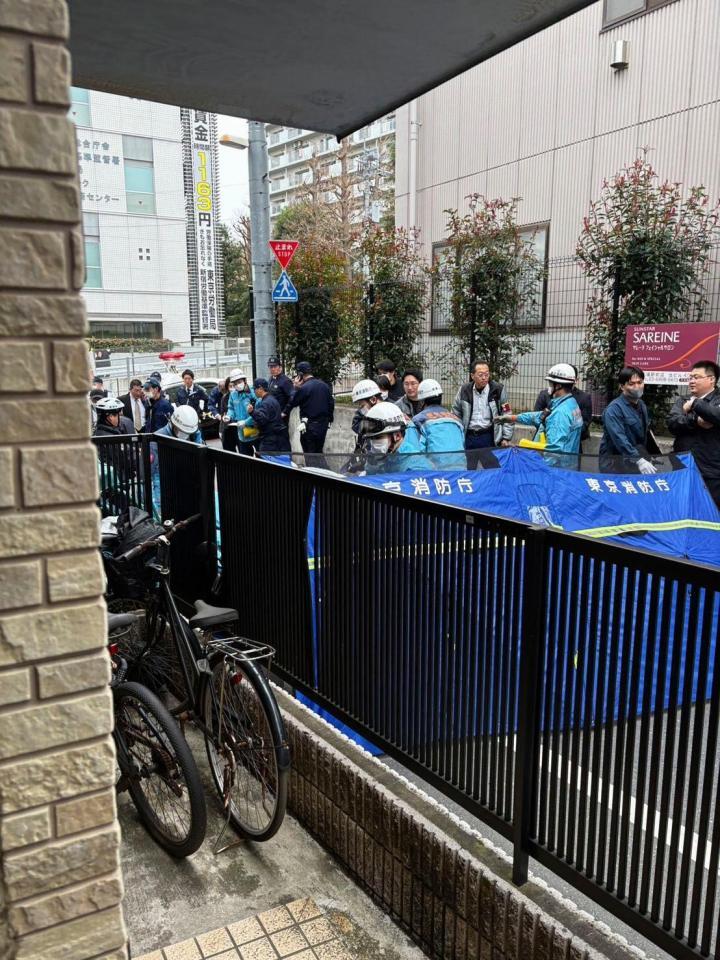 　東京都新宿区の路上で女性が刺された現場付近（周辺住民提供）