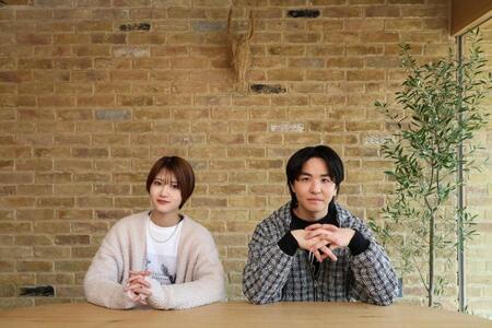 　ニッポン放送でレギュラー番組を放送する若月佑美（左）とＮｏｖｅｌｂｒｉｇｈｔ・ねぎ