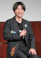 　笑顔で会見する増田貴久（撮影・棚橋慶太）