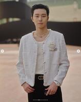 　シャネルの公式インスタグラム＠ｃｈａｎｅｌｏｆｆｉｃｉａｌより　パク・ソジュン