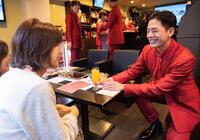 　スナックイベントで接客するＳＨＯＷ－ＷＡの井筒雄太