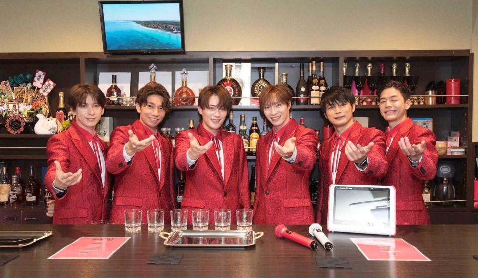 　（左から）ＳＨＯＷ－ＷＡの寺田真二郎、山本佳志、向山毅、塩田将己、青山隼、井筒雄