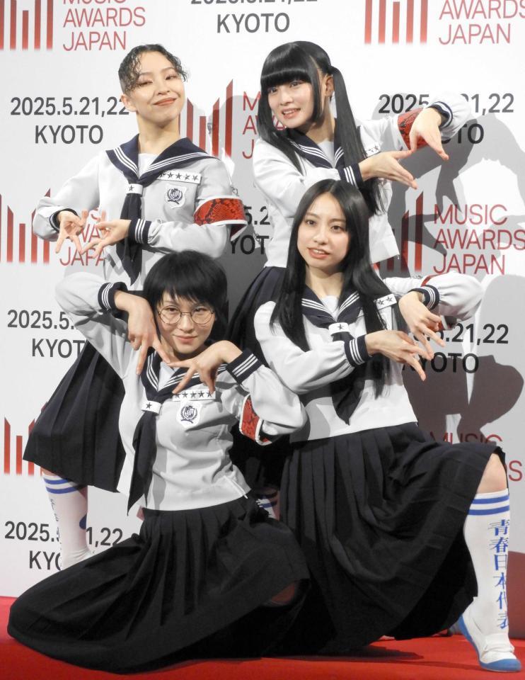 　登壇した新しい学校のリーダーズ