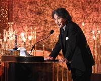 　最優秀主演男優賞を発表する役所広司