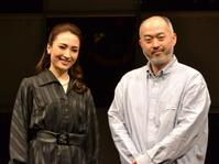 　舞台「マスタークラス」の取材会に登場した望海風斗（左）と演出の森新太郎氏