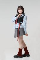 　かわいらしくポーズをきめるＳＫＥ４８・坂本真凛（撮影・金田祐二）