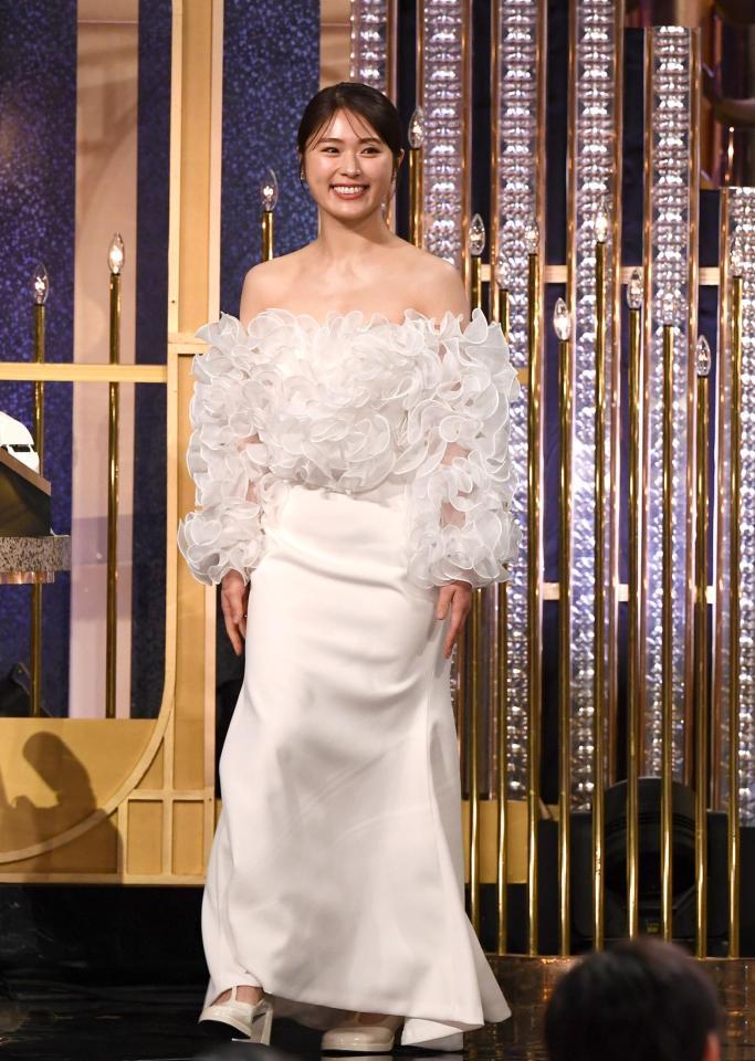 　新人俳優賞を受賞した渋谷凪咲