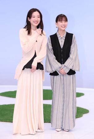 　仲良しの永野芽郁（左）と芳根京子（撮影・金田祐二）