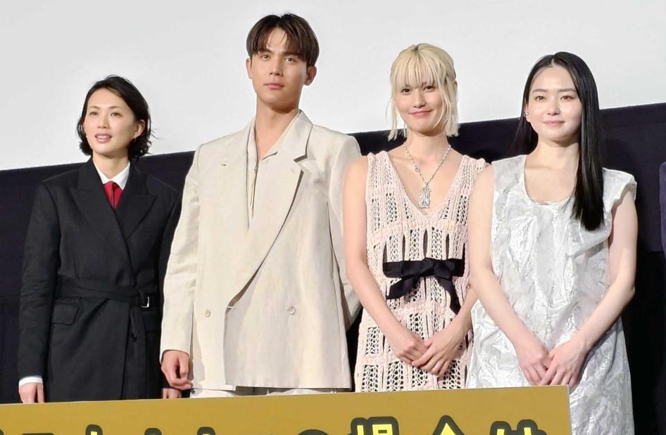 　（左から）臼田あさ美、中川大志、橋本愛、山田杏奈