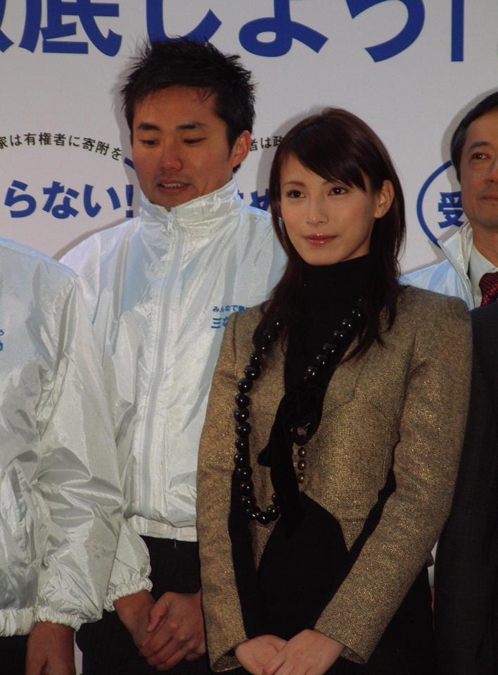 ０５年１２月、加藤あいらとイベントに登場した杉村太蔵議員（当時）