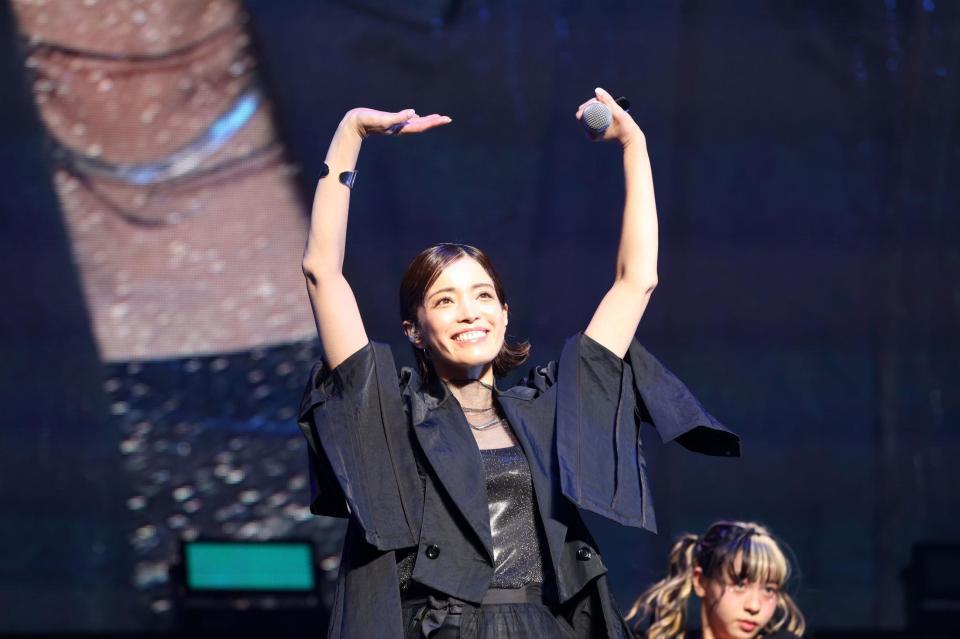 　登場した知念里奈