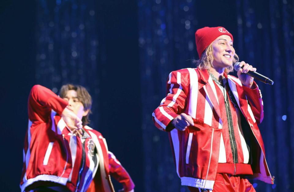 　熱唱するＤＡ　ＰＵＭＰ