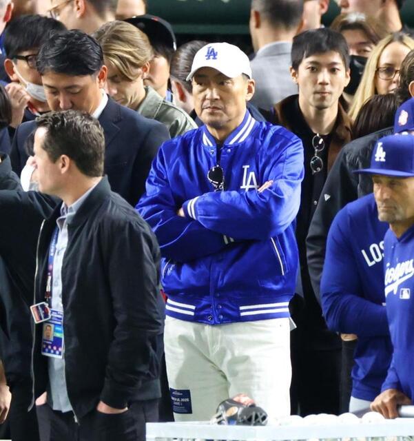 　ドジャースコーデの渡辺謙＝１８日