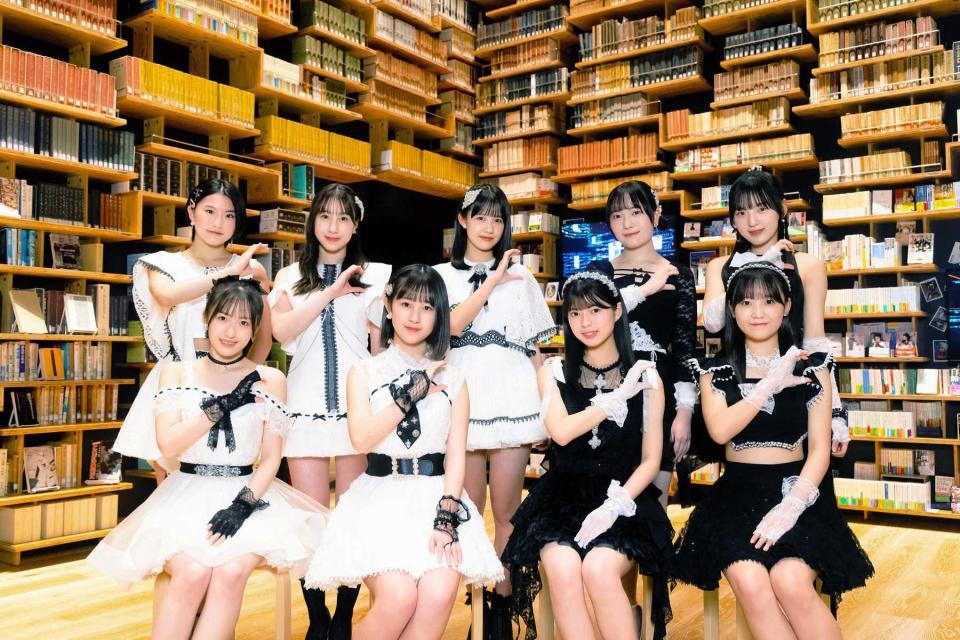 　ＣＤデビューを果たしたロージークロニクル（上段左から）吉田姫杷、松原ユリヤ、相馬優芽、小野田華凜、村越彩菜　（下段左から）植村葉純、島川波菜、上村麗菜、橋田歩果