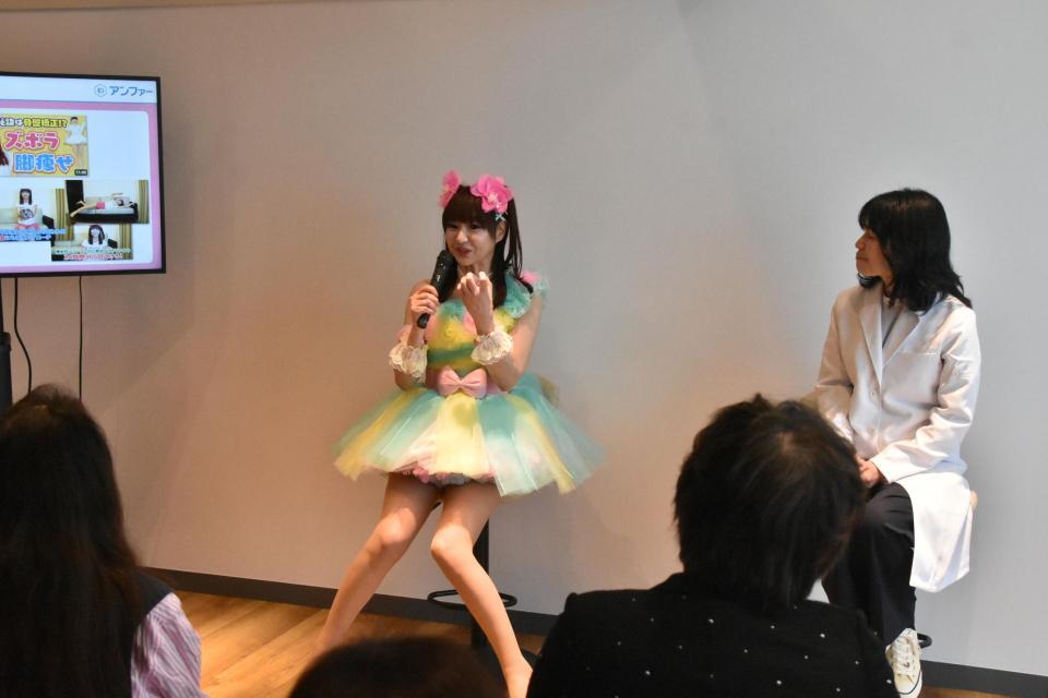 トークショーを行ったかつみ♥さゆりの♥さゆり（左）＝大阪市内