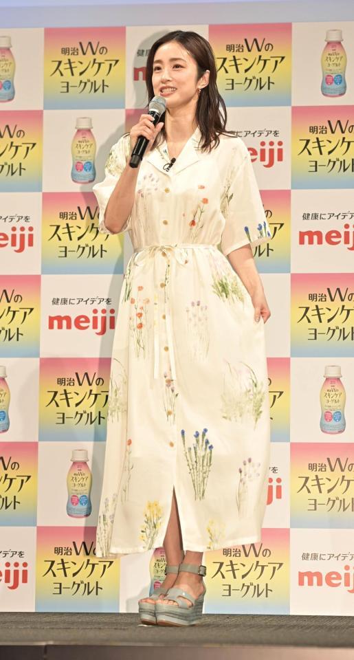 　ファッションについて話す上戸彩（撮影・持木克友）