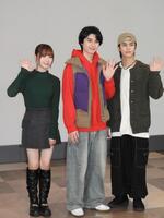 　会見に出席した（左から）吉田凜音、本田響矢、奥野壮