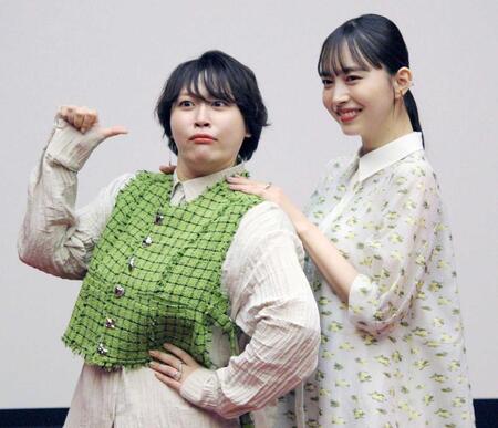 　丸山礼（左）と井桁弘恵