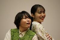 　取材会に登場した丸山礼（左）と井桁弘恵